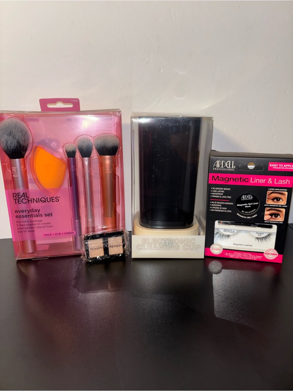 Real Techniques Everyday Essentials Set - Pink Handles with Orange Sponge